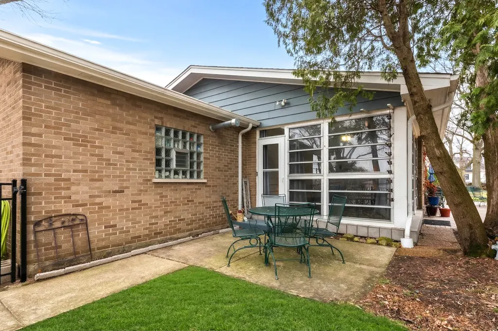 28W075 Aurora Avenue Naperville IL 60540
