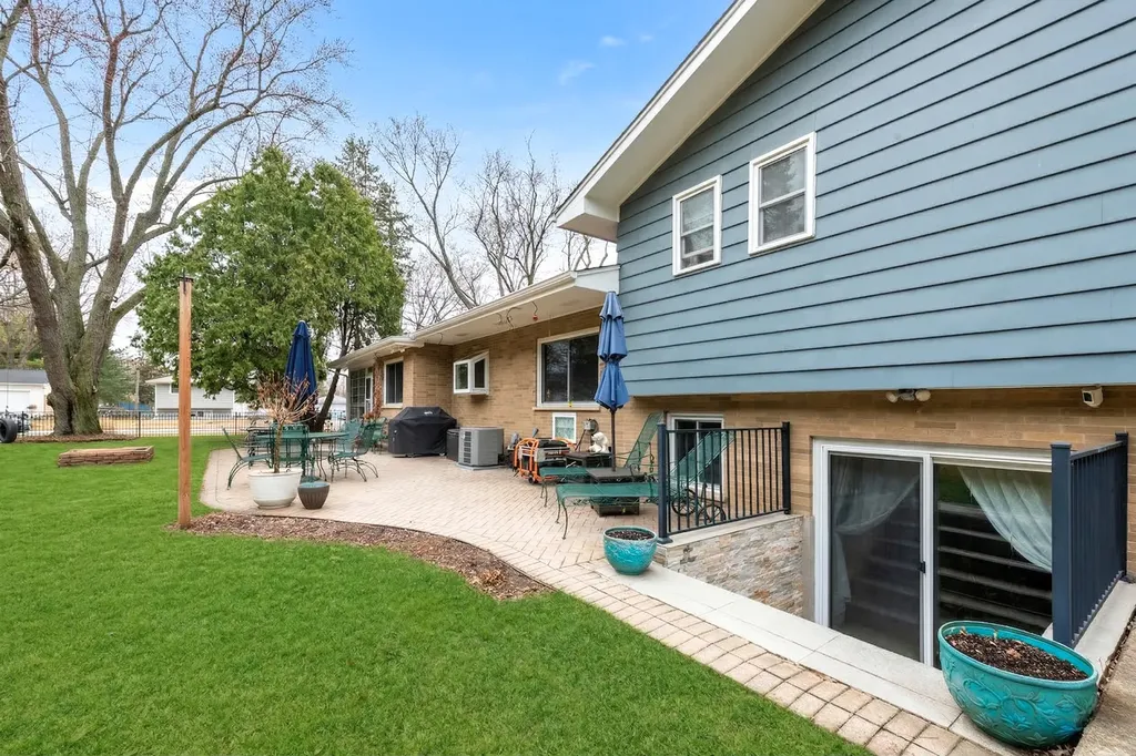 28W075 Aurora Avenue Naperville IL 60540