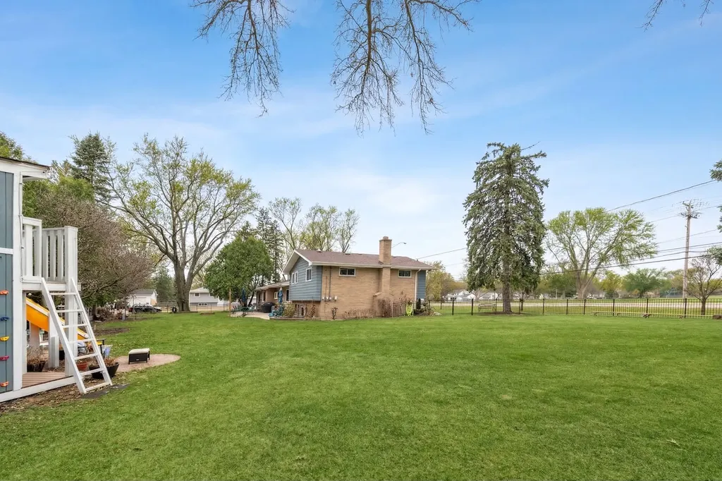 28W075 Aurora Avenue Naperville IL 60540