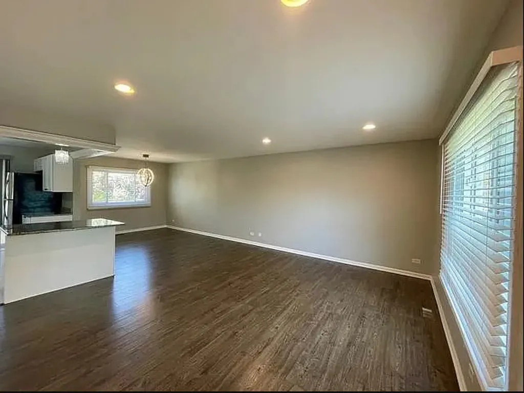 168 Farm Gate Lane Bolingbrook IL 60440