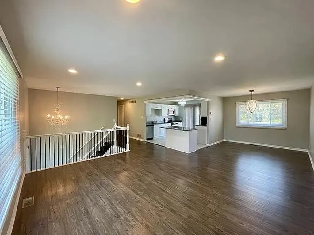 168 Farm Gate Lane Bolingbrook IL 60440