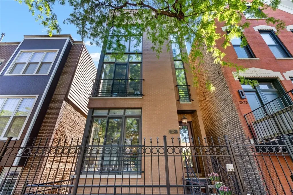 1525 North Wood Street Chicago IL 60622