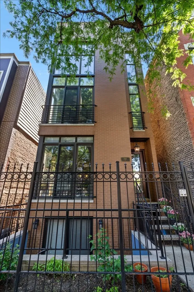 1525 North Wood Street Chicago IL 60622