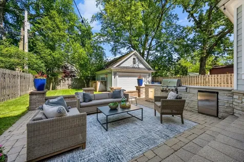 122 17TH Street Wilmette IL 60091