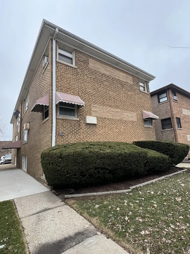 2904 West Foster Avenue Chicago IL 60625