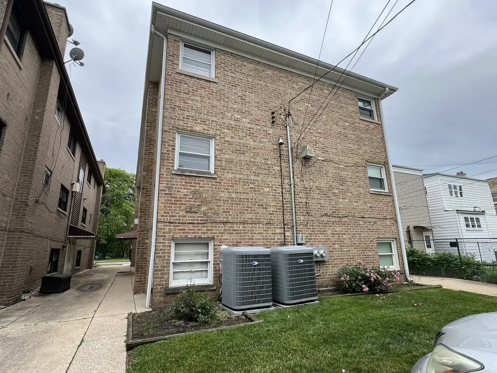 2904 West Foster Avenue Chicago IL 60625