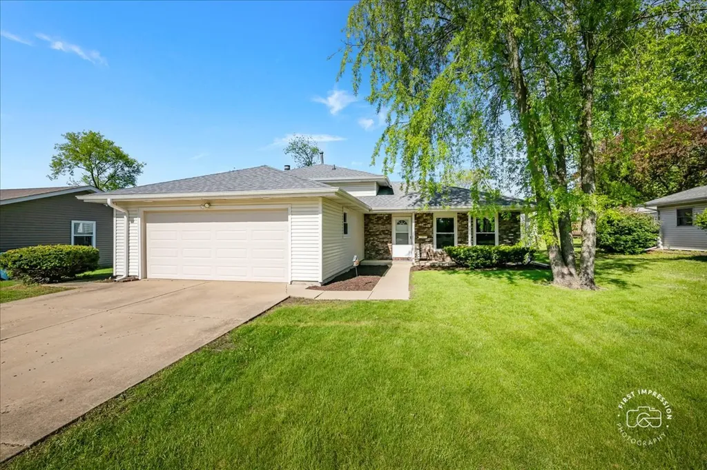 966 North Elmwood Drive Aurora IL 60506