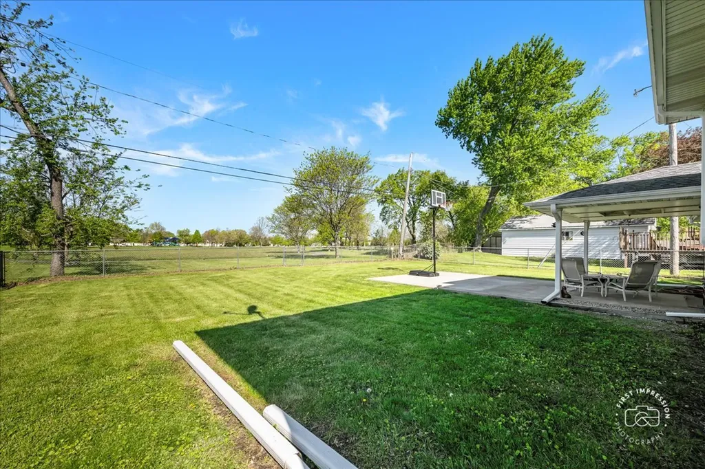 966 North Elmwood Drive Aurora IL 60506