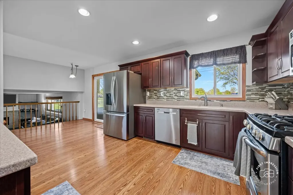 966 North Elmwood Drive Aurora IL 60506