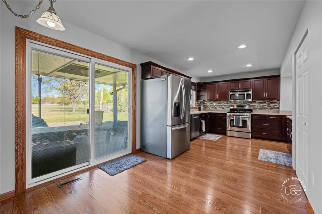 966 North Elmwood Drive Aurora IL 60506