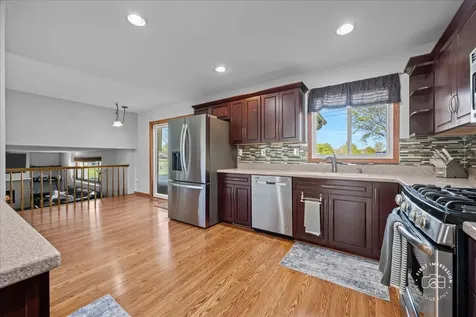 966 North Elmwood Drive Aurora IL 60506