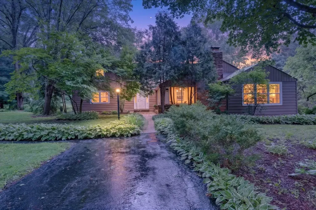 393 Warwick Lane Lakewood IL 60014