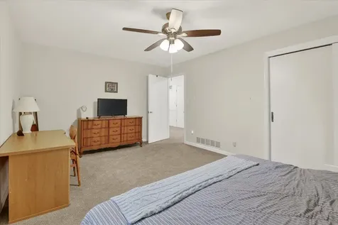393 Warwick Lane Lakewood IL 60014