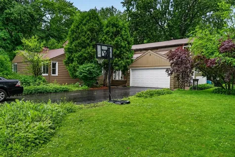 393 Warwick Lane Lakewood IL 60014