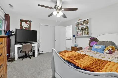 393 Warwick Lane Lakewood IL 60014
