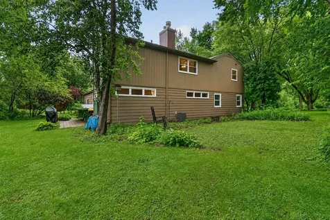 393 Warwick Lane Lakewood IL 60014