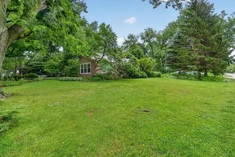 393 Warwick Lane Lakewood IL 60014