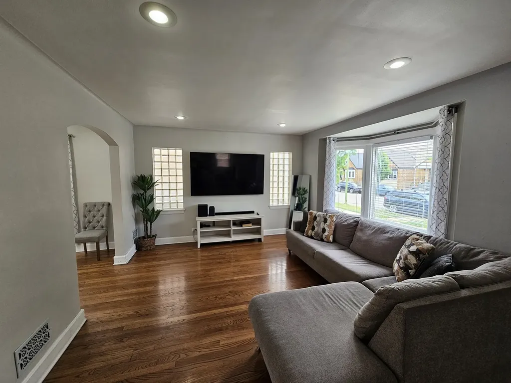 2910 North Neva Avenue Chicago IL 60634