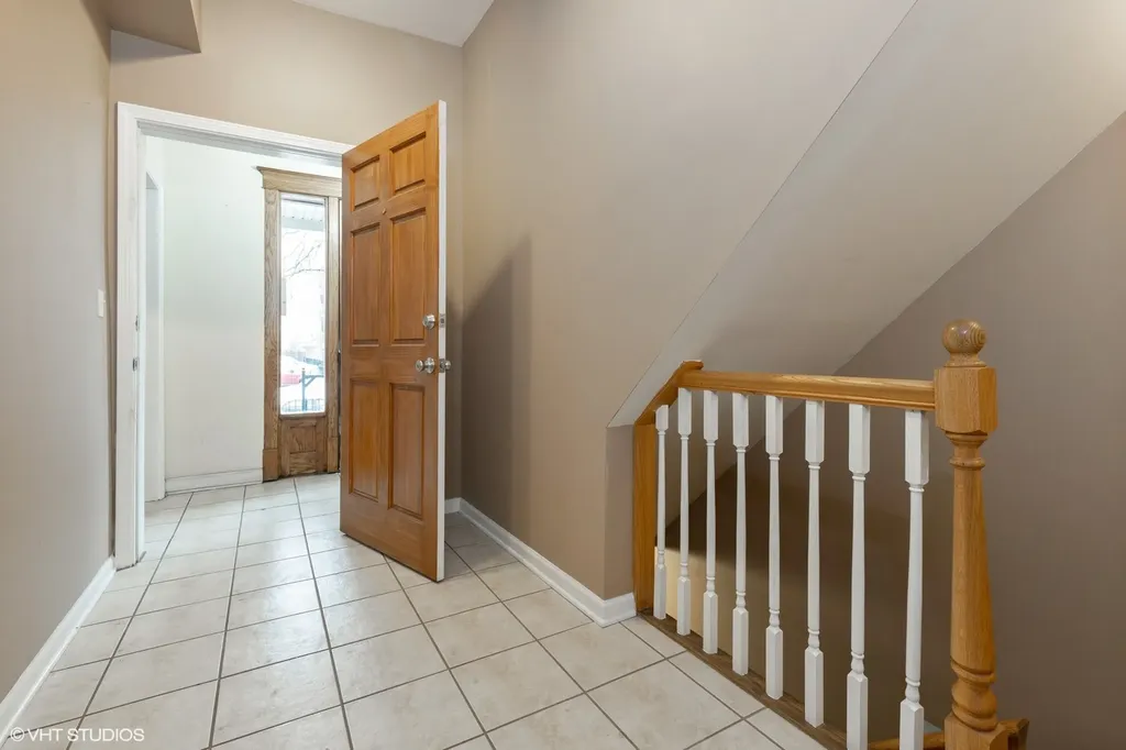 5414 West Montrose Avenue Chicago IL 60641