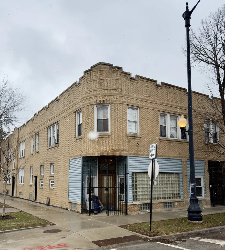 2456 West Lithuanian Plaza Court Chicago IL 60629