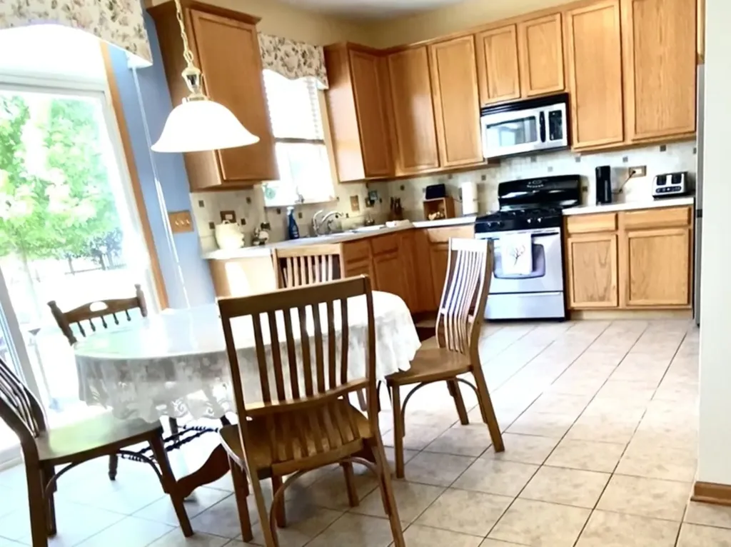 1056 Deertrail Court Antioch IL 60002