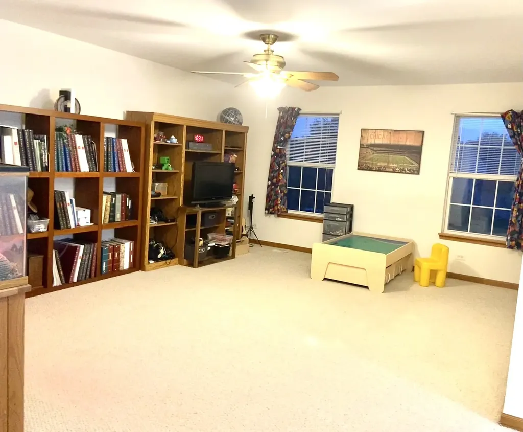 1056 Deertrail Court Antioch IL 60002