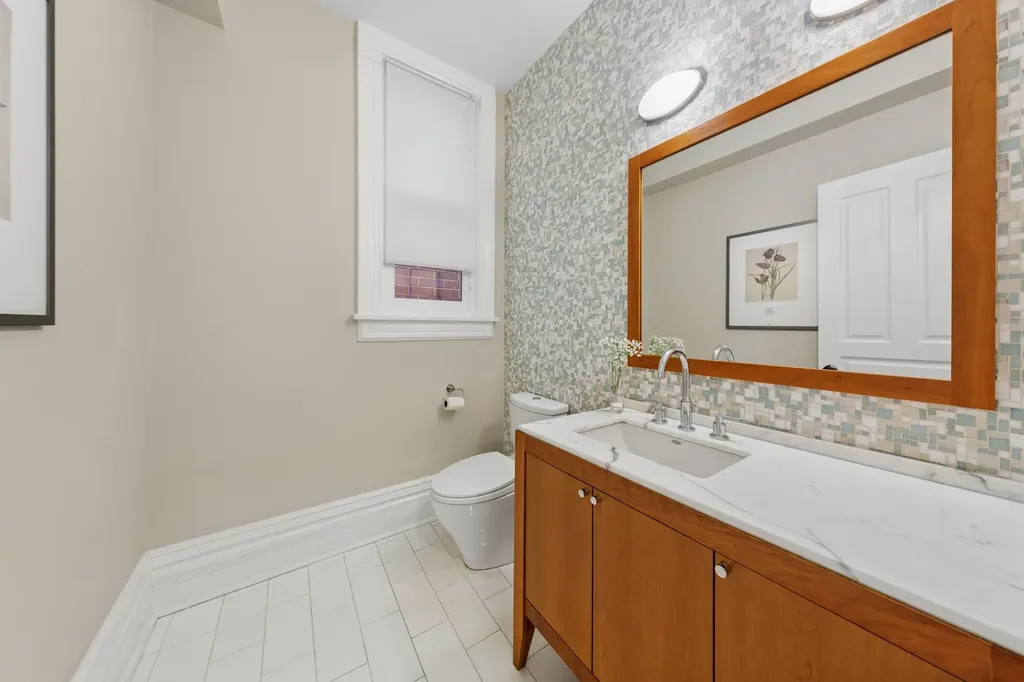 3744 North Bosworth Avenue Chicago IL 60613