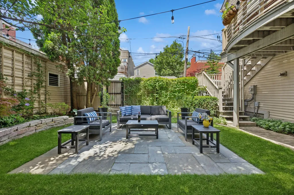 3744 North Bosworth Avenue Chicago IL 60613