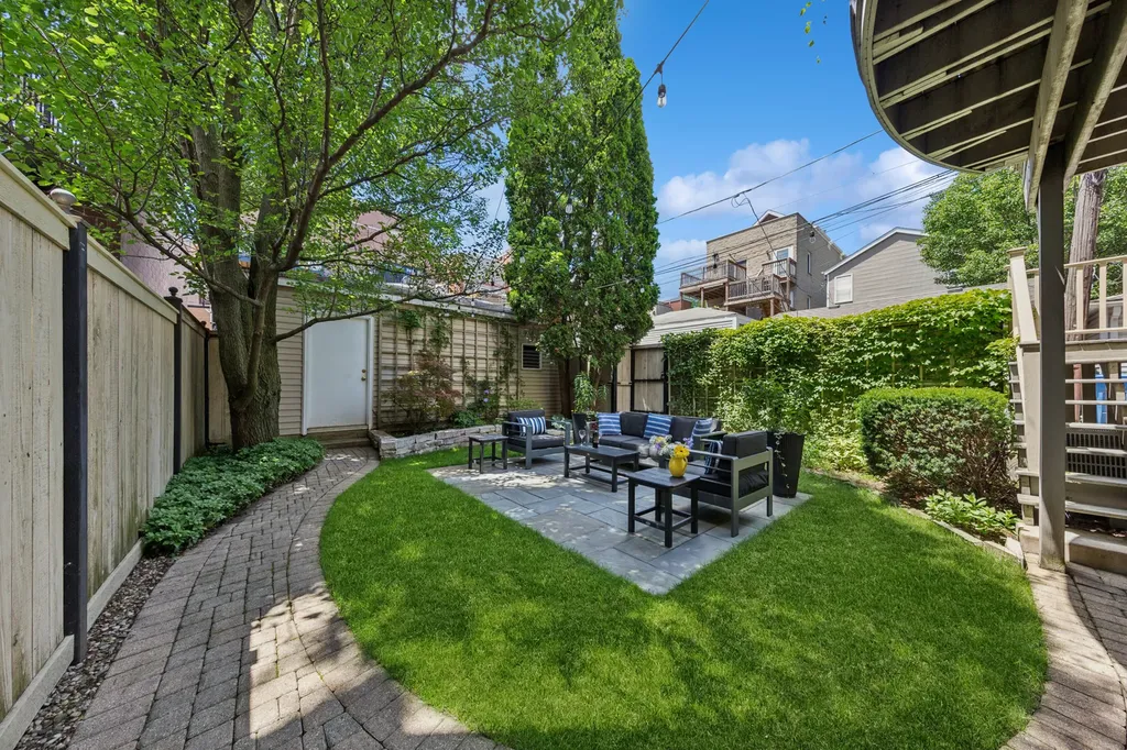 3744 North Bosworth Avenue Chicago IL 60613