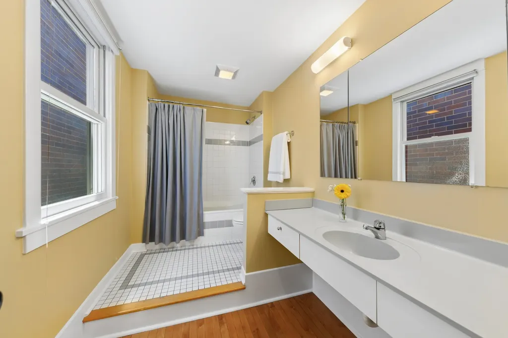 3744 North Bosworth Avenue Chicago IL 60613