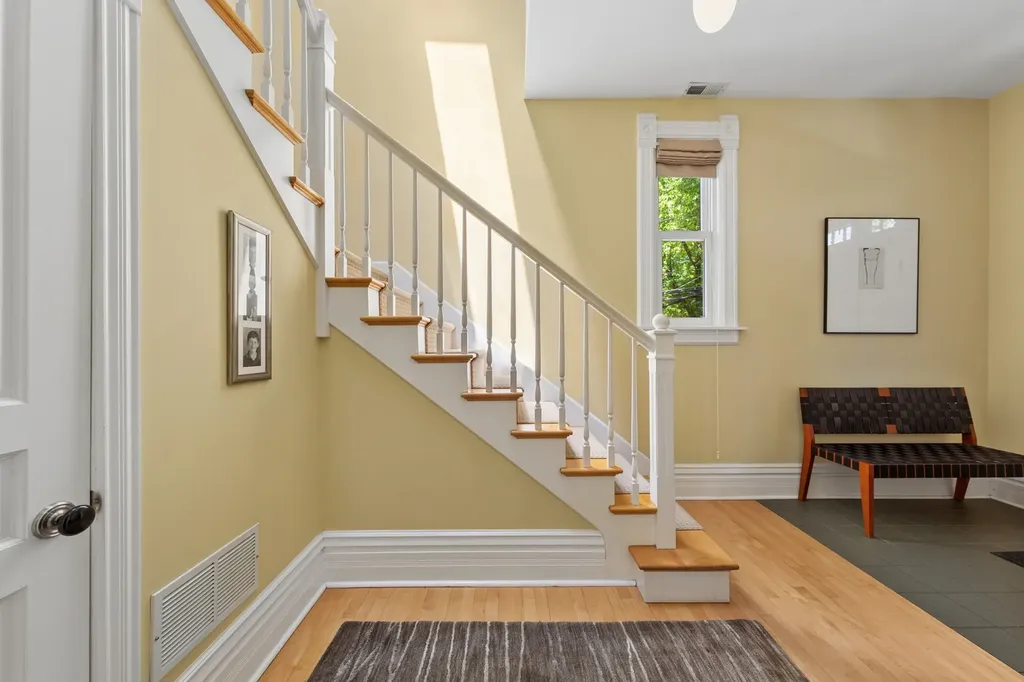 3744 North Bosworth Avenue Chicago IL 60613