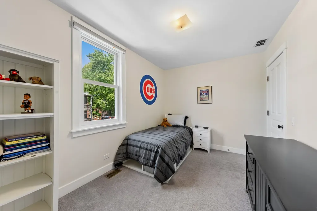 3744 North Bosworth Avenue Chicago IL 60613