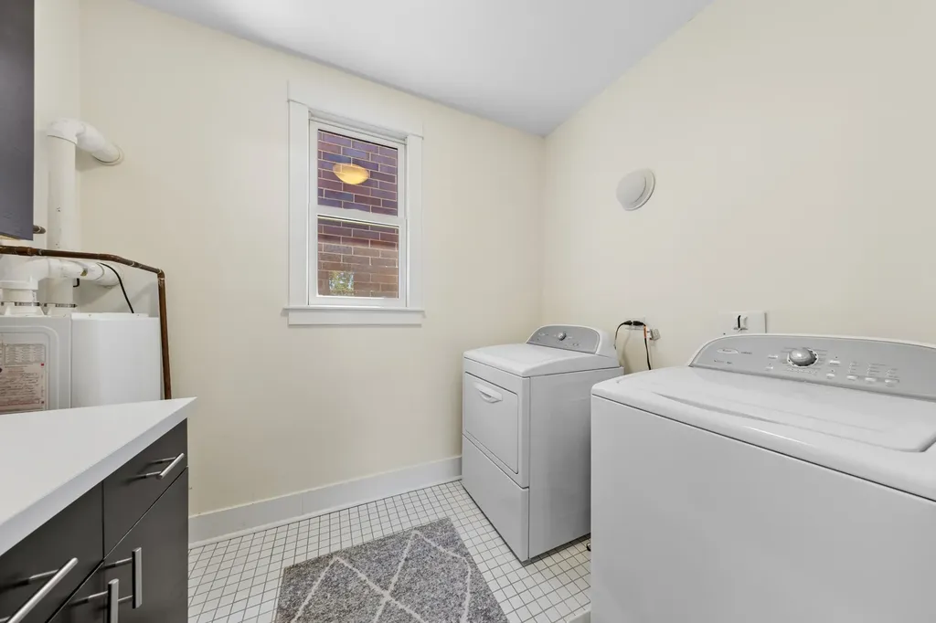 3744 North Bosworth Avenue Chicago IL 60613