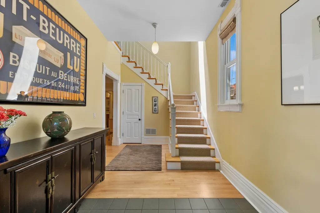 3744 North Bosworth Avenue Chicago IL 60613