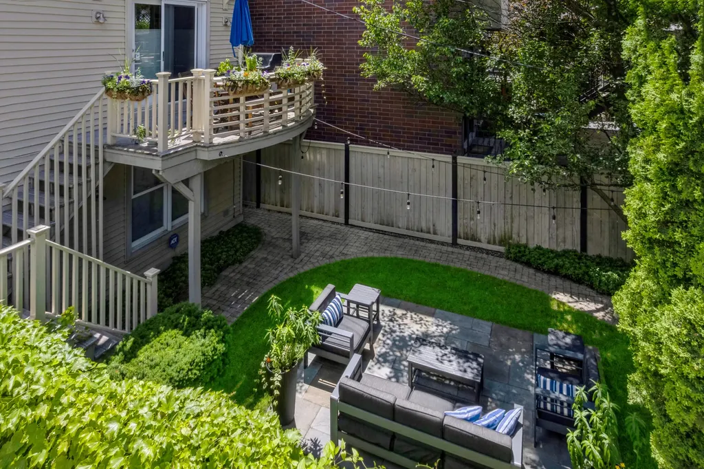 3744 North Bosworth Avenue Chicago IL 60613