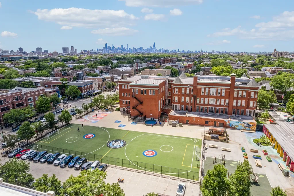 3744 North Bosworth Avenue Chicago IL 60613