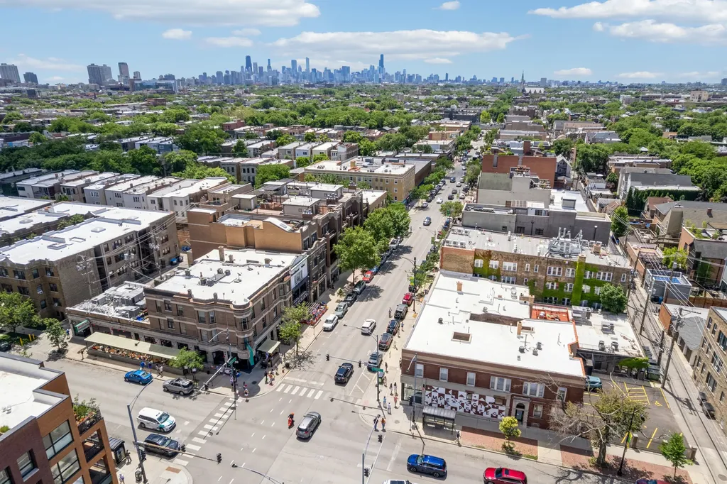3744 North Bosworth Avenue Chicago IL 60613