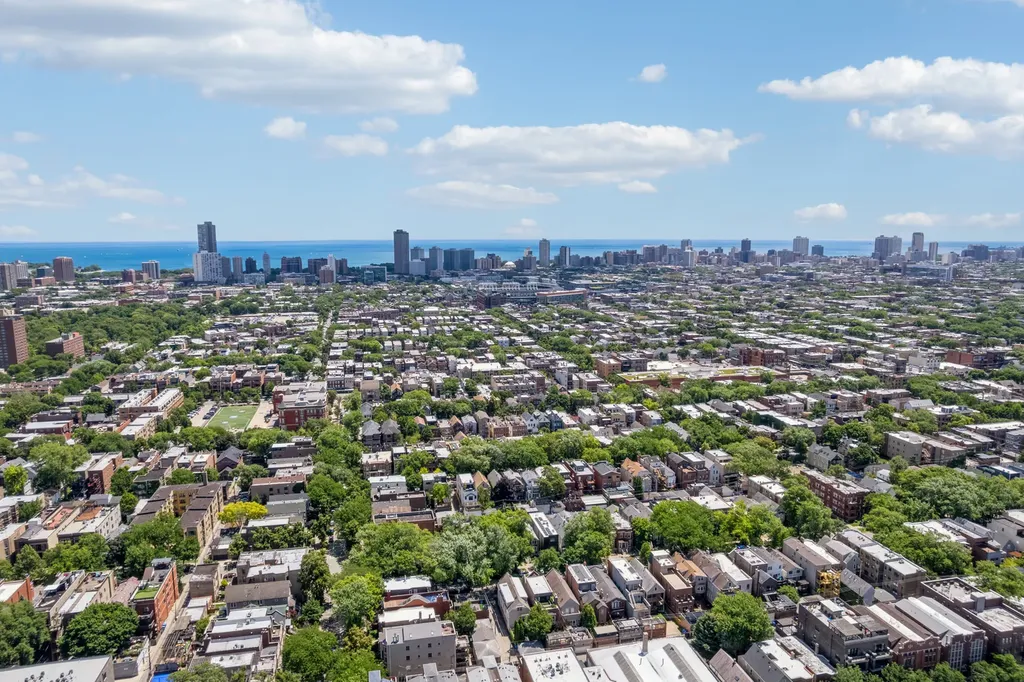 3744 North Bosworth Avenue Chicago IL 60613