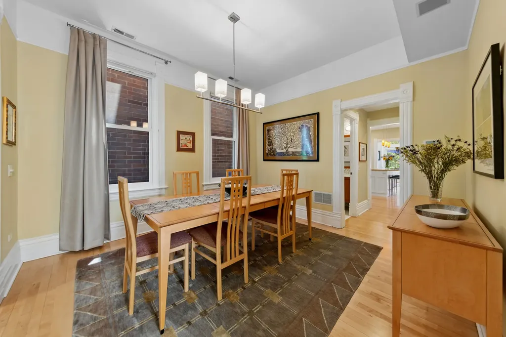 3744 North Bosworth Avenue Chicago IL 60613