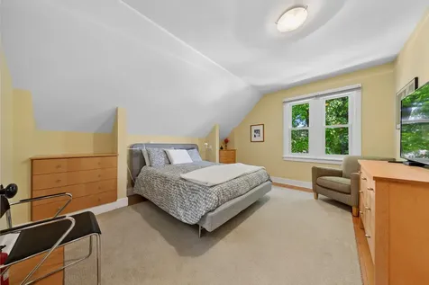 3744 North Bosworth Avenue Chicago IL 60613