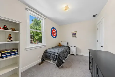 3744 North Bosworth Avenue Chicago IL 60613