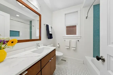 3744 North Bosworth Avenue Chicago IL 60613