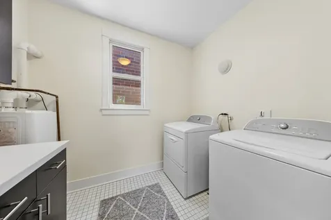 3744 North Bosworth Avenue Chicago IL 60613
