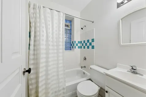 3744 North Bosworth Avenue Chicago IL 60613