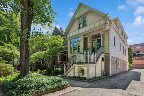 3744 North Bosworth Avenue Chicago IL 60613
