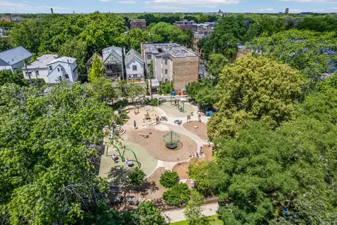 3744 North Bosworth Avenue Chicago IL 60613
