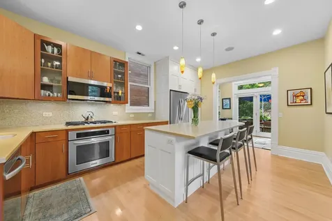3744 North Bosworth Avenue Chicago IL 60613