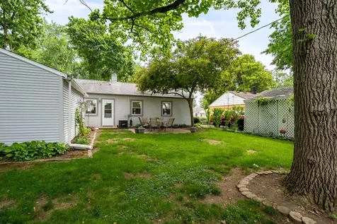 1210 Greenlawn Drive Bloomington IL 61701