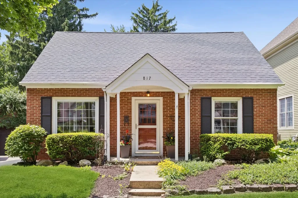 817 North Eagle Street Naperville IL 60563