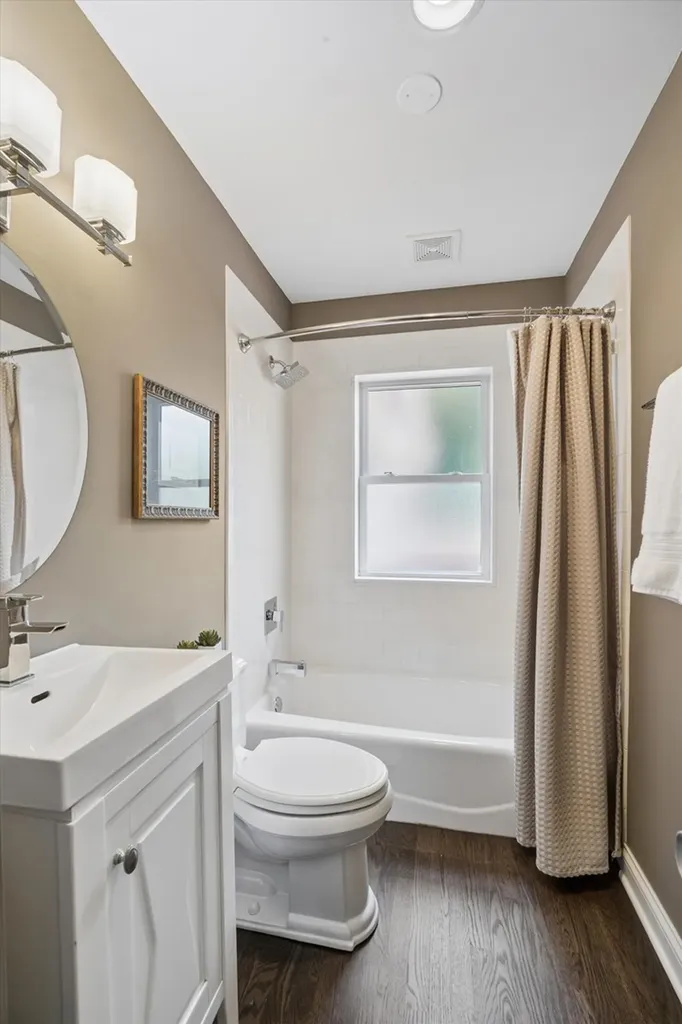 817 North Eagle Street Naperville IL 60563